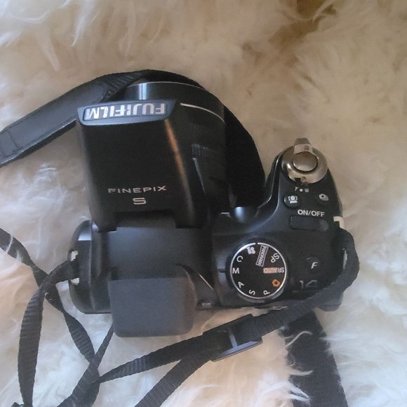 Fujifilm FINEPIX S4250WM S-Series 24X Digital Camera - Picture 3 of 7